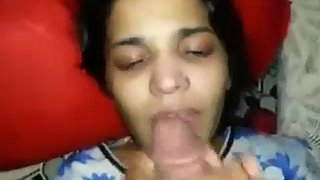 Amateur Indian bhabhi sucking her man big cock